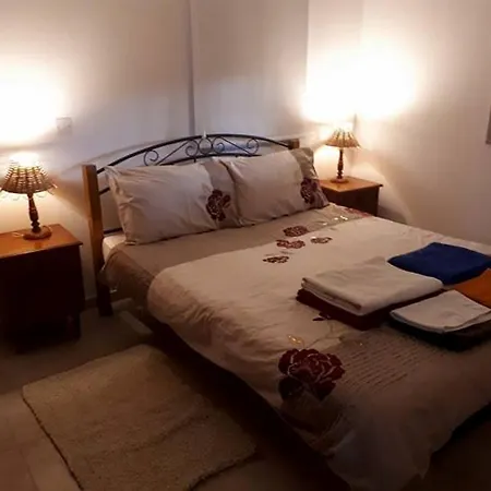 Rustic Village Retreat Feriehus